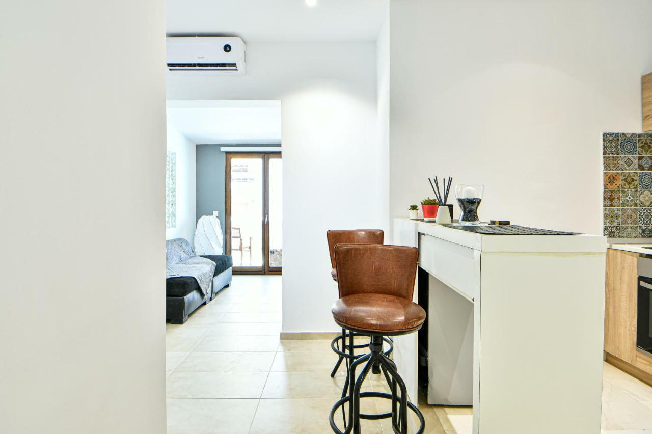 Flowers Of Athens, Boutique Aparthotel With 6-Apartments In Central Athens Exterior photo